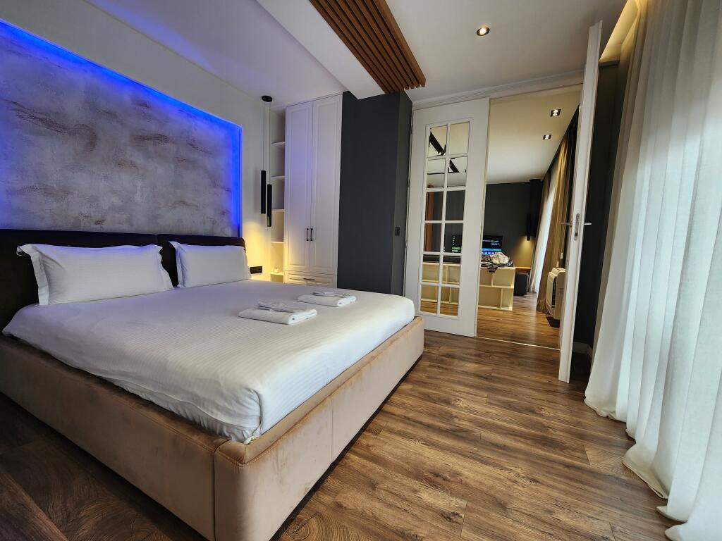 FOR SALE: ⚡️Luxury Apartment 2+1+2wc & Veranda + 1 Garage 📍( Center of Tirana 40 m from TOPTANI CENTER) ⚡️