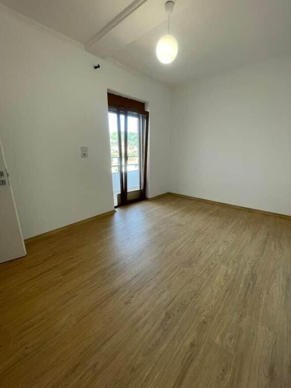 Apartament 2+1 me qira Bosh