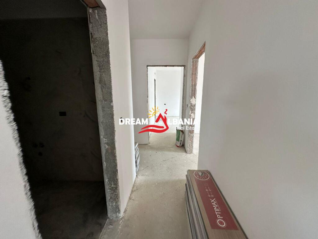 Shitet apartament 3+1+2+verande ne Rr.Qemal Stafa, prane Shkolles se Kuqe, Tirane (ID 4131427)