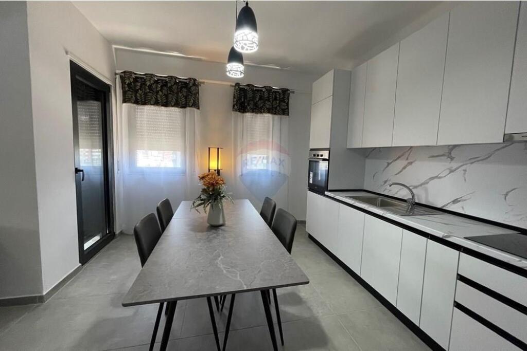 2+1 apartment for rent at Fusha e Aviacionit!