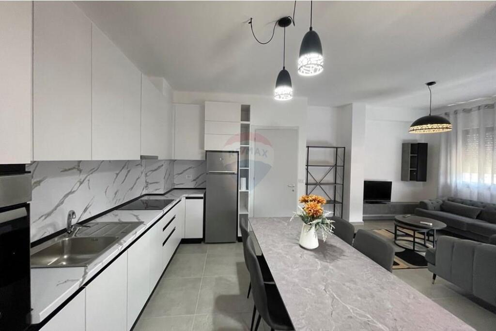 2+1 apartment for rent at Fusha e Aviacionit!