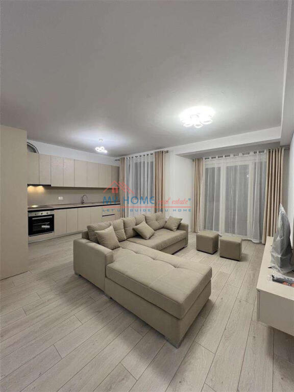 2+1 apartment for rent at Unaza e Re