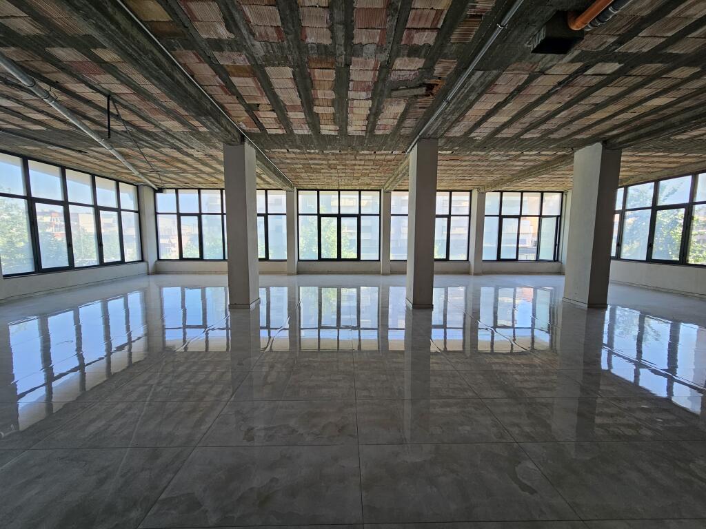 For rent Business Space - Bypass of the Municipality of Paris