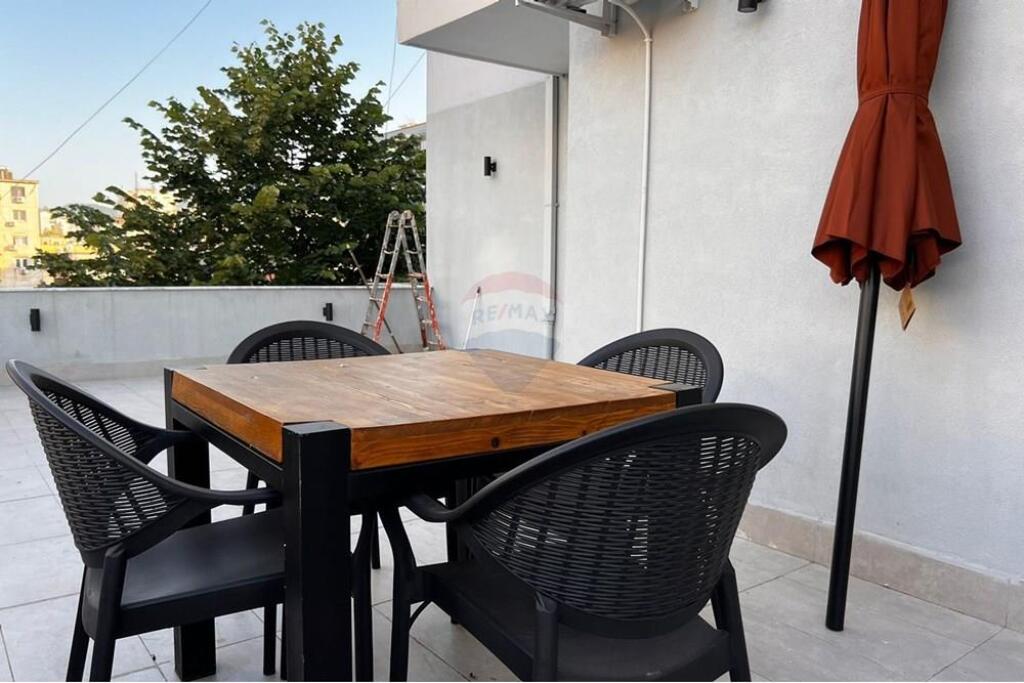 Apartament me qira 1+1+post parkimi te 21 Dhjetori, Rruga Frosina Plaku!