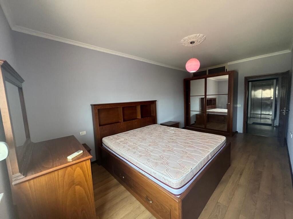 APARTAMENT 2+1 ME QERA STADIUMI DURRES