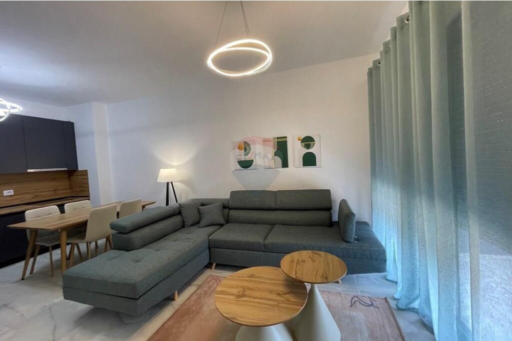 2+1 apartment for rent at Fusha e Aviacionit!
