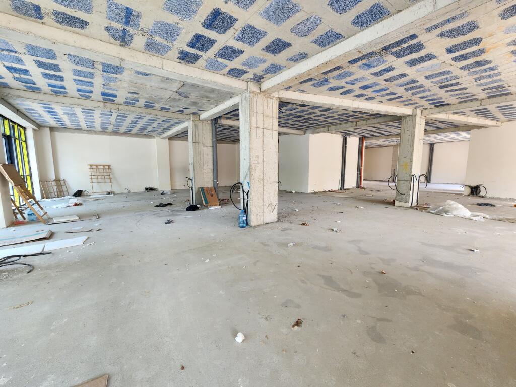 🔵 FOR SALE: Commercial Space 475.27 m² (E88 Complex - Kupola) 📍Main Road – Dritan Hoxha Street, 1st Floor, Glass Façade, CORNER UNIT – Height: 3.8 m 💰PRICE: €1,200,000 (Non-Negotiable)