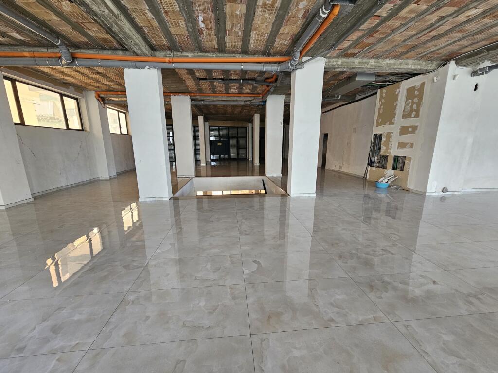 For rent Business Space - Bypass of the Municipality of Paris