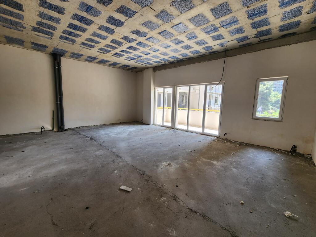 🔵 FOR SALE: Commercial Space 475.27 m² (E88 Complex - Kupola) 📍Main Road – Dritan Hoxha Street, 1st Floor, Glass Façade, CORNER UNIT – Height: 3.8 m 💰PRICE: €1,200,000 (Non-Negotiable)