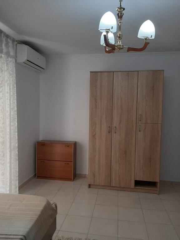 Opportunity in the heart of the block! 2+1 for rent