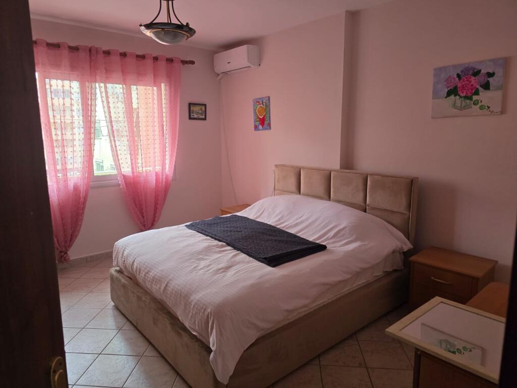 1+1 për qira në Komunën e Parisit