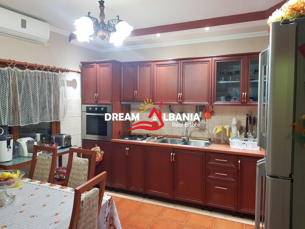 Villa di 3 piani in vendita nella zona di Don Bosco