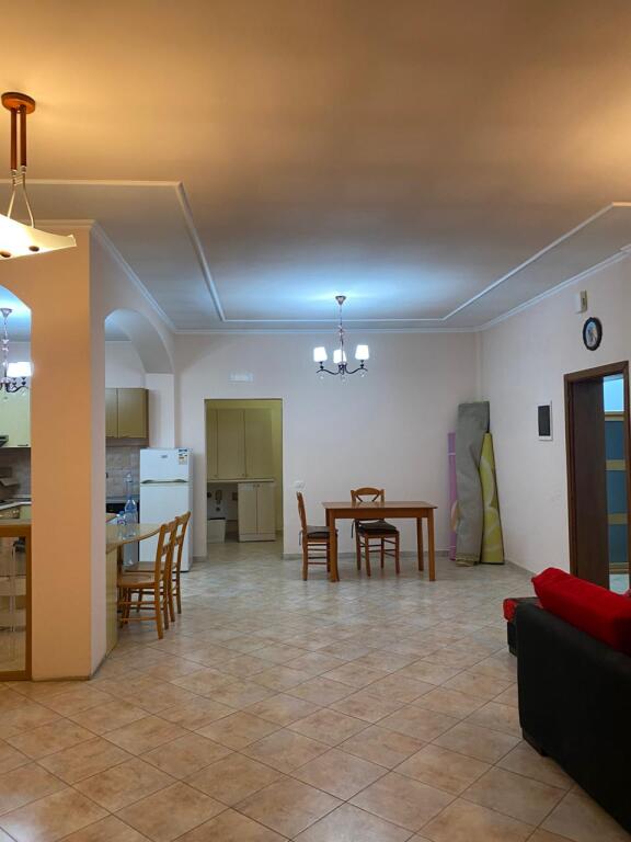 Durres, a 5-story building is for rent, 1,000 m² (industrial market)