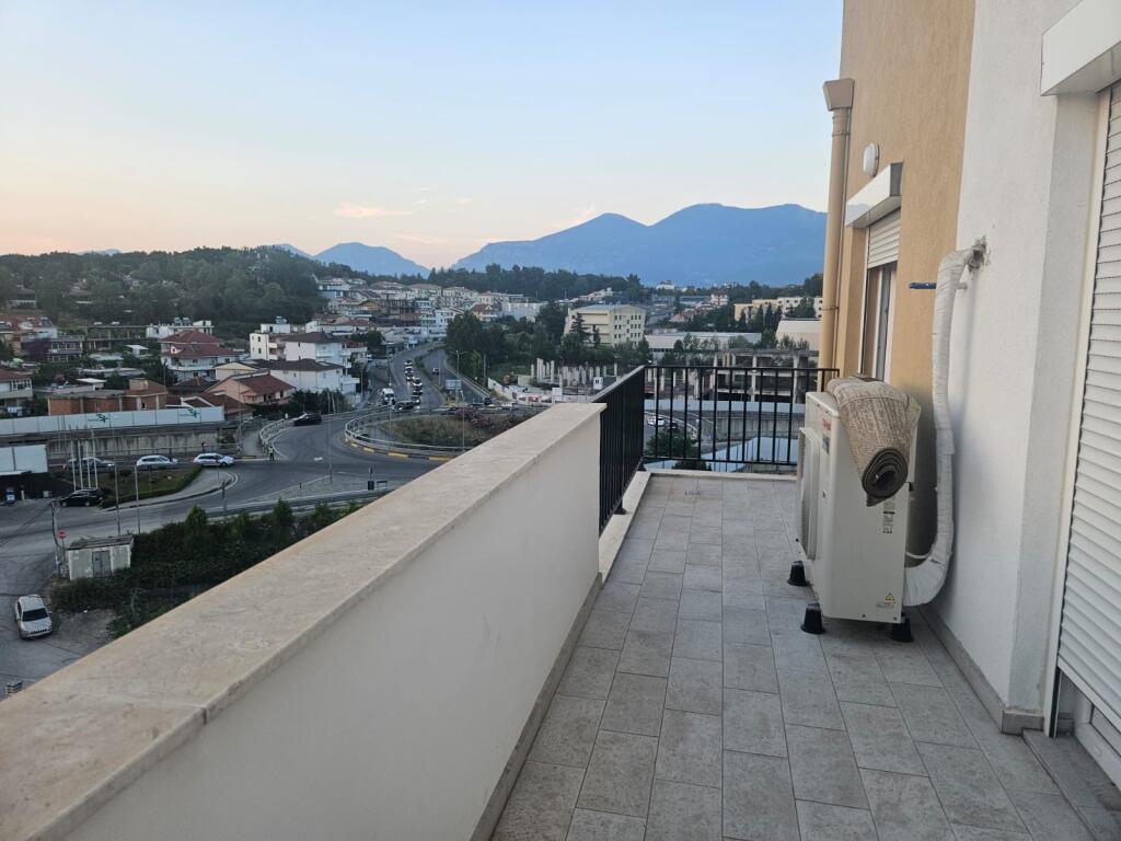 Super apartament 1+1 në Sauk (rrethrrotullimi) me parkim