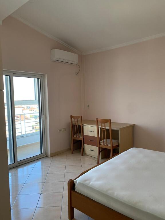 Durres, a 5-story building is for rent, 1,000 m² (industrial market)