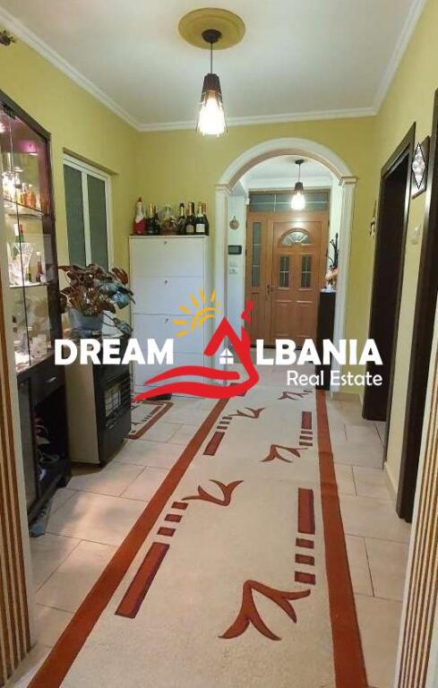 Villa di 3 piani in vendita nella zona di Don Bosco