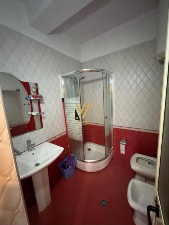 APARTAMENT 2+1+BLK ME QERA TE ISH RESTORANT DURRESI