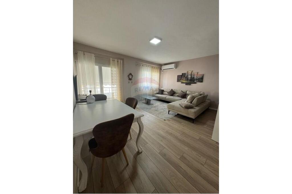 APARTAMENT 2+1 PER QIRA NE ZONEN E FRESKUT