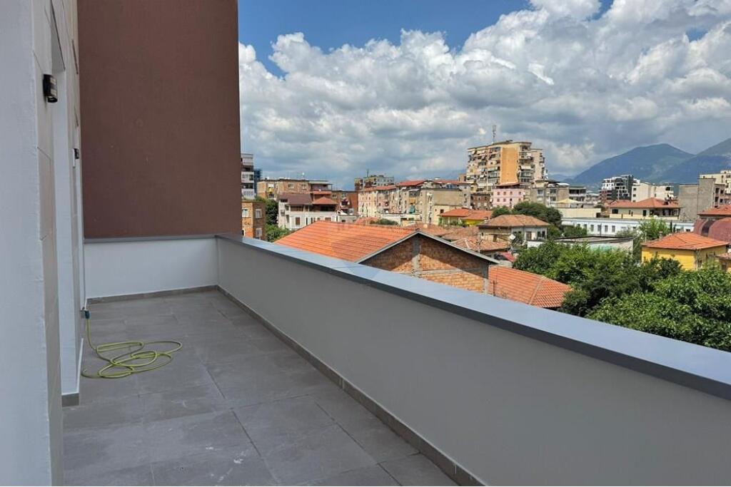 APARTAMENT 2+1 PER QIRA TE RR.BARRIKADAVE