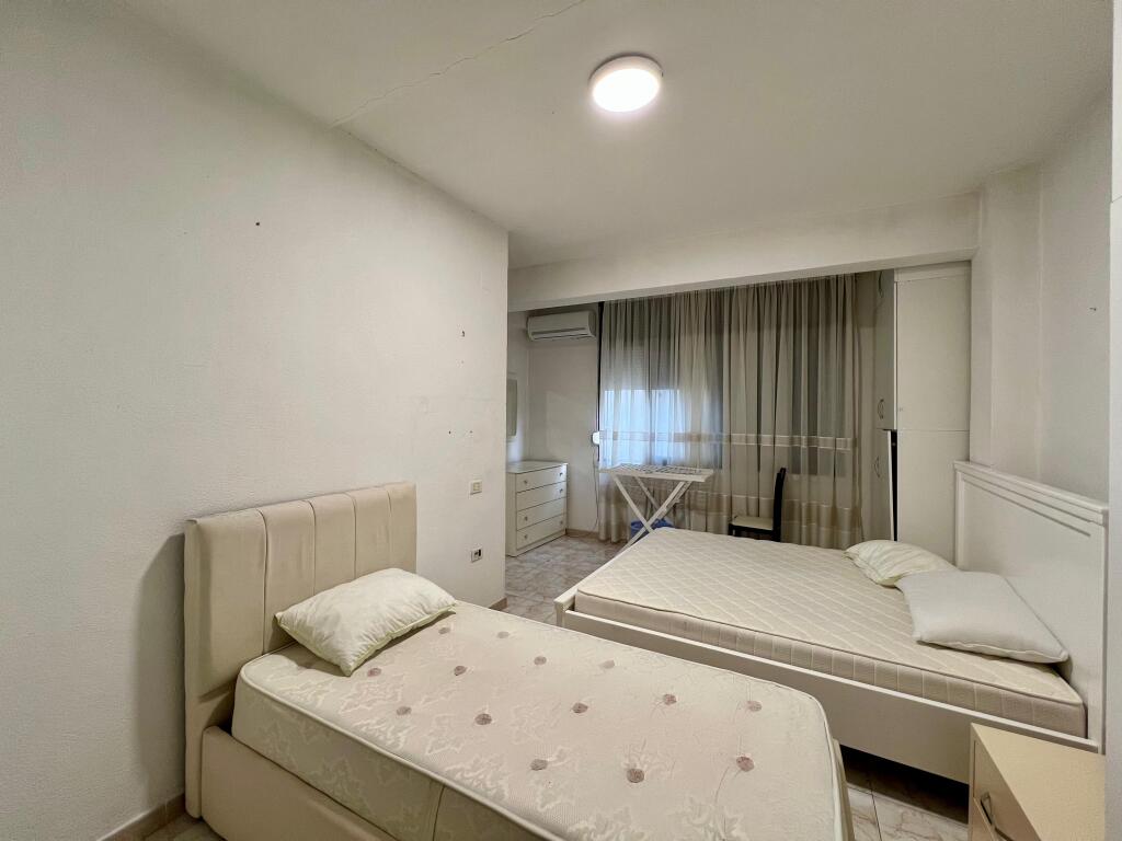 Rent, Apartment 2+1 "Rruga e Elbasanit", Tirana.