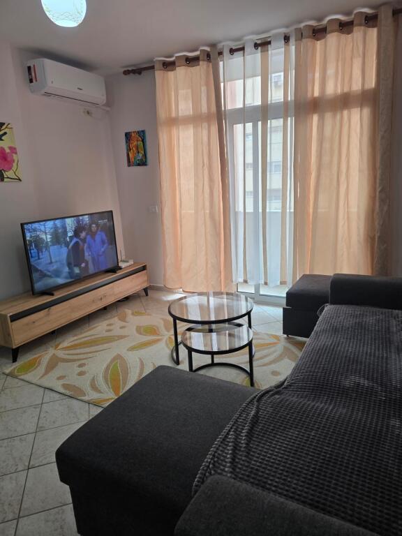 1+1 për qira në Komunën e Parisit