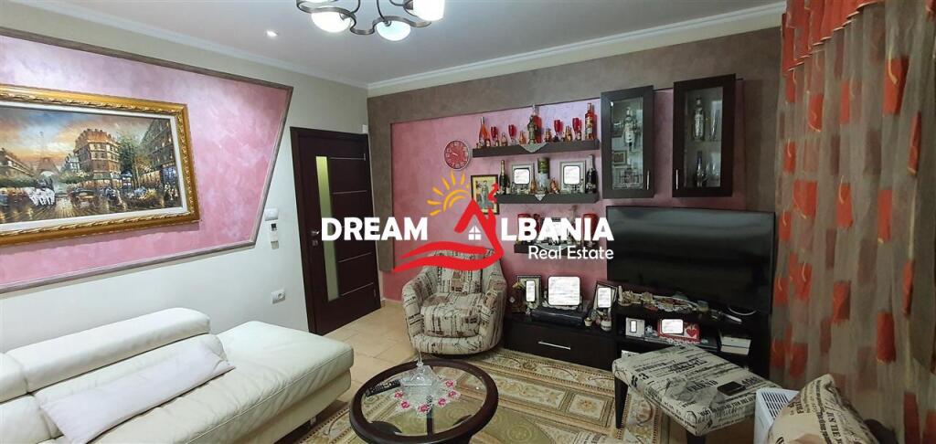 Villa di 3 piani in vendita nella zona di Don Bosco