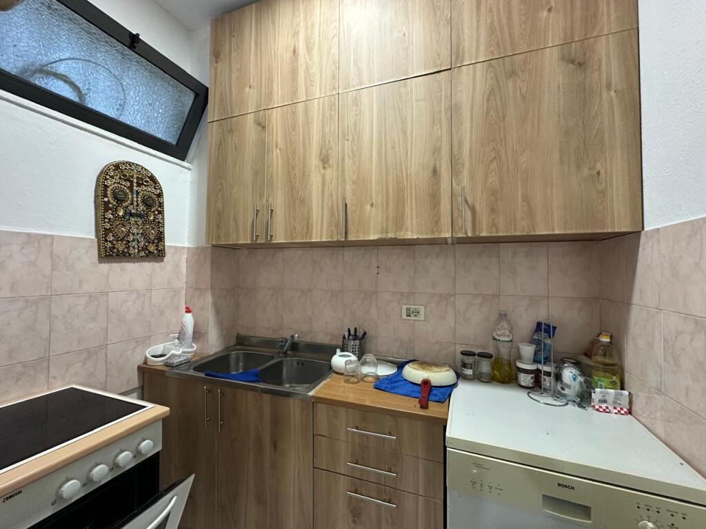 Rent, Apartment 2+1 "Rruga e Elbasanit", Tirana.
