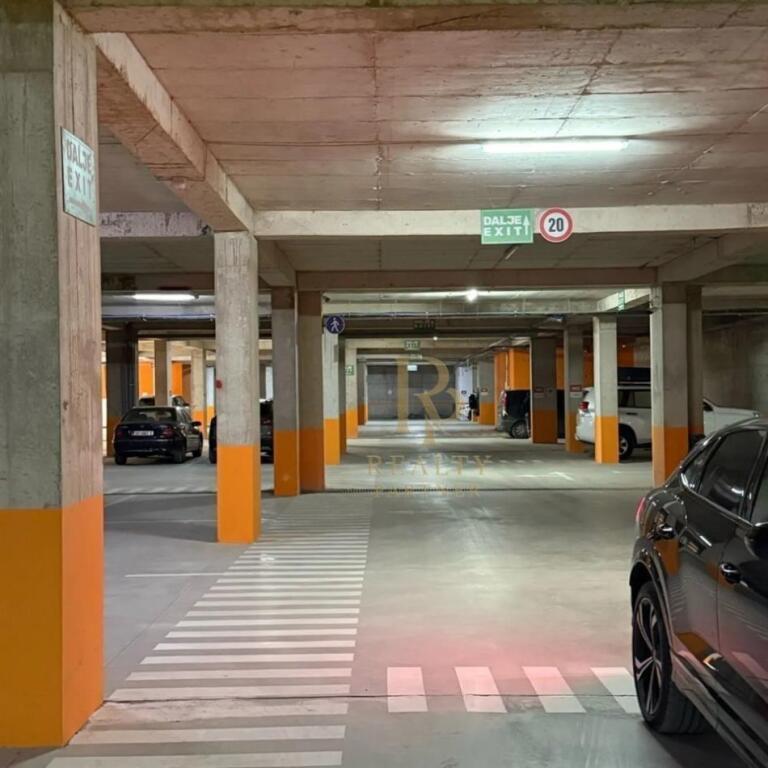 Shiten 3 Poste Parkimi tek Square 21 (15.7 m²)