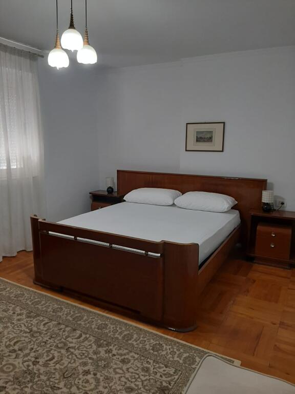 Opportunity in the heart of the block! 2+1 for rent