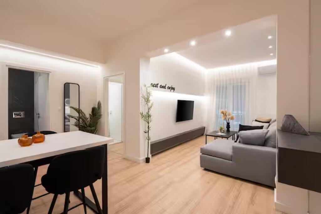 Apartament Me Qera 2+1 Tek 21 Dhjetori (ID B220819) Tirane.