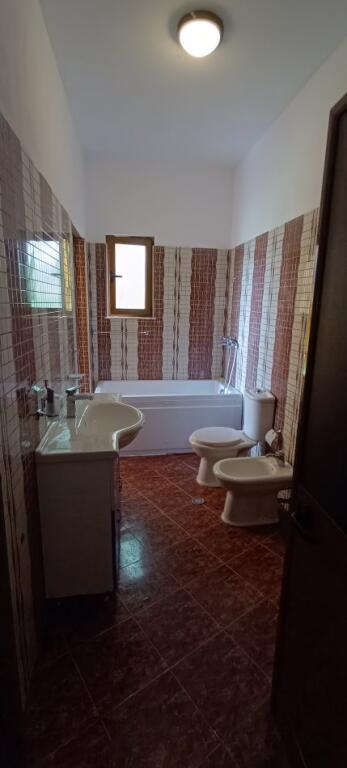 3+1+2+parking entrance is offered in Shkoze, Hysen Loci street