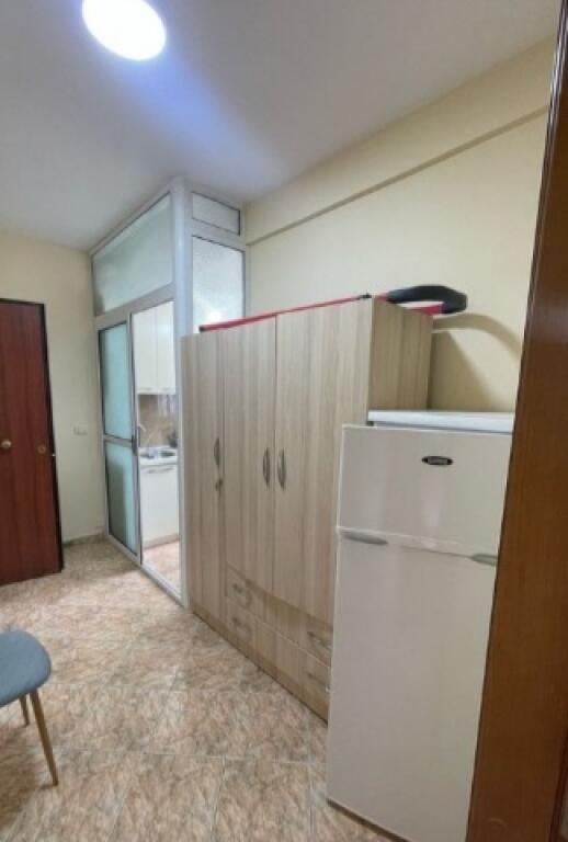 Shitet garsoniere ne qender te Tiranes.