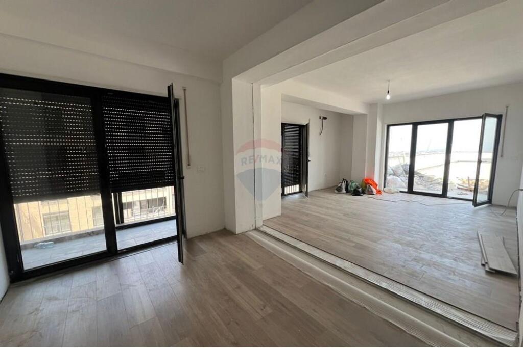 Apartament 2+1+2 për shitje