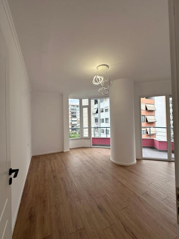 SHITET APARTAMENT 2+1 Rr Aleksandri i Madh( Rreth rrotullim i Astirit )