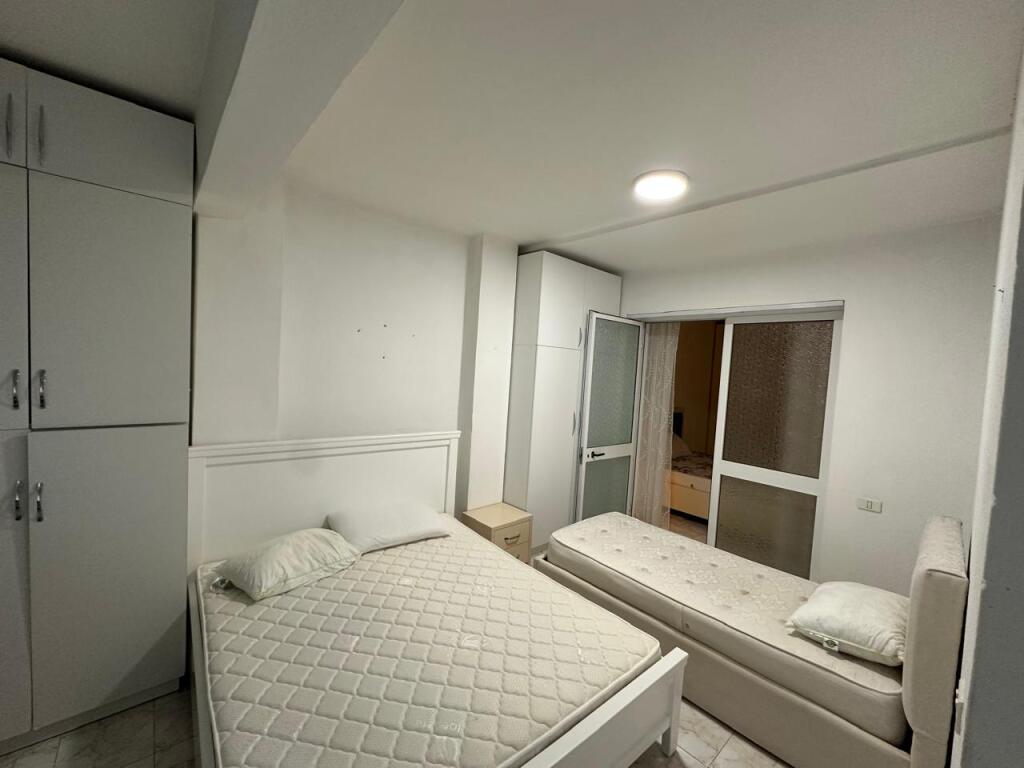 Rent, Apartment 2+1 "Rruga e Elbasanit", Tirana.