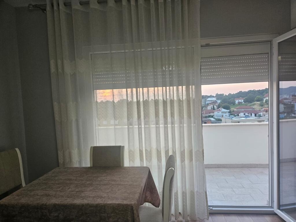 Super apartament 1+1 në Sauk (rrethrrotullimi) me parkim