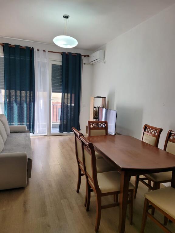 Apartament për qira, Rruga 5 Maji!