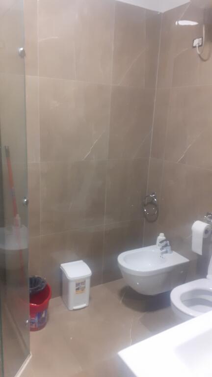 Shitet garsoniere ne qender te Tiranes.