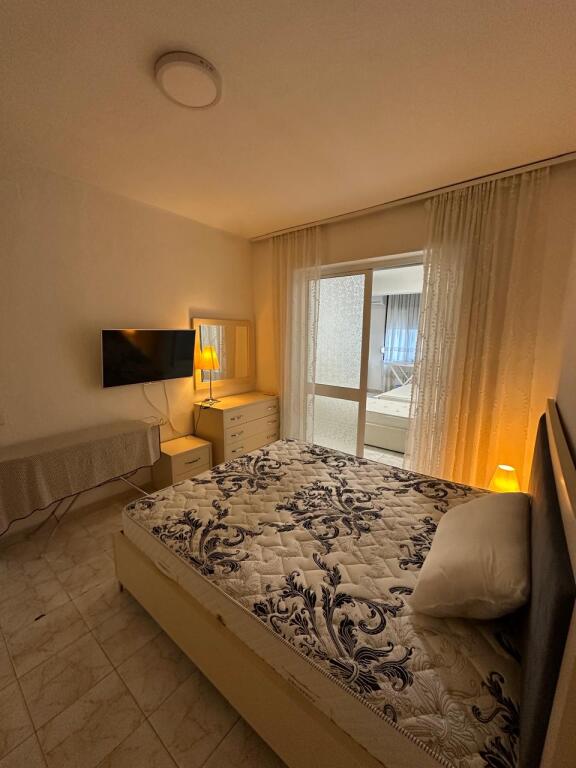 Rent, Apartment 2+1 "Rruga e Elbasanit", Tirana.