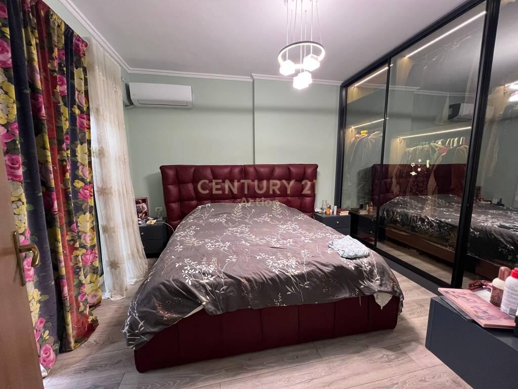 2+1 apartment for sale opposite Delijorgji, Kavaja street!