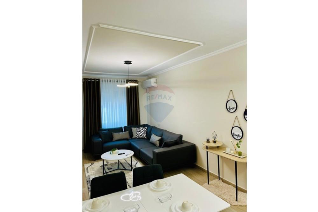 2+1 apartment for rent on Kavaja Street!