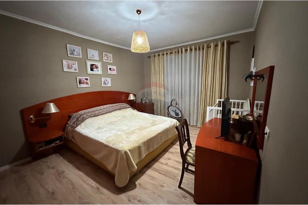Apartament 1+1 për shitje te Frosina Plaku, pranë kompleksit Kontakt.