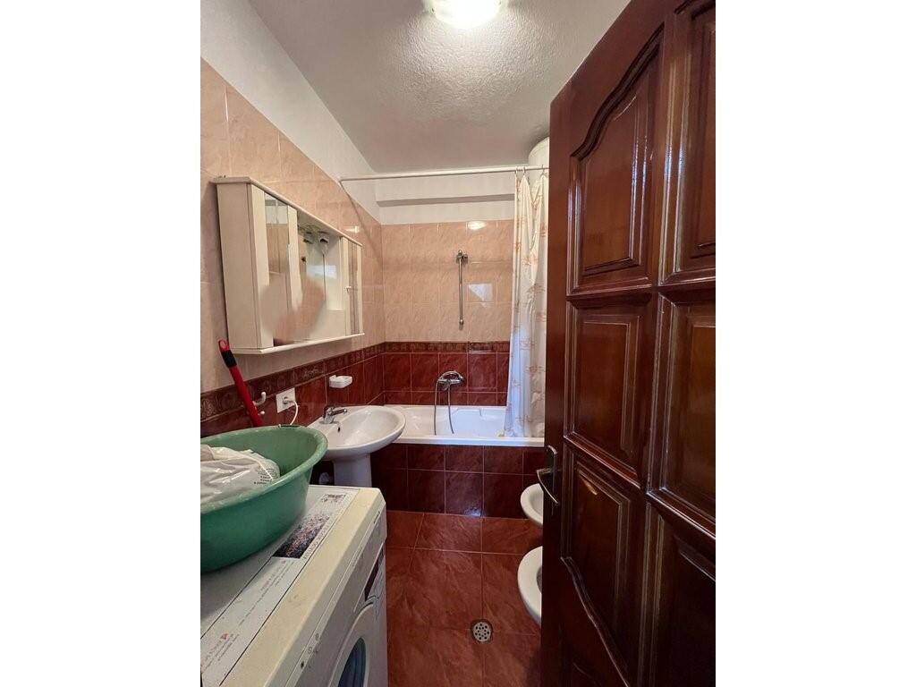 APARTAMENT 1+1 PER QIRA PRANE PAZARIT TE RI!