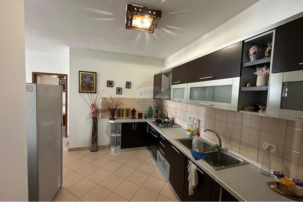 2+1+2 APARTMENT FOR SALE AT SHKOLLA KUQE