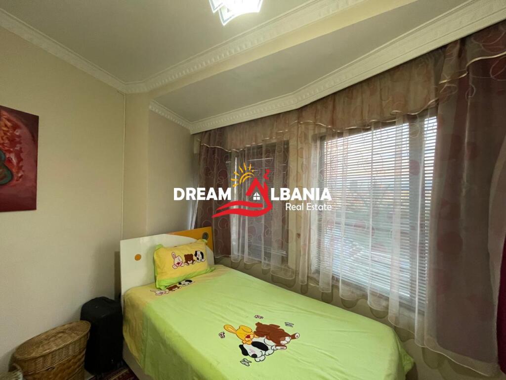 Penthouse 3+1+2 with terrace for rent at Zogu i Zi (ID 4231394)