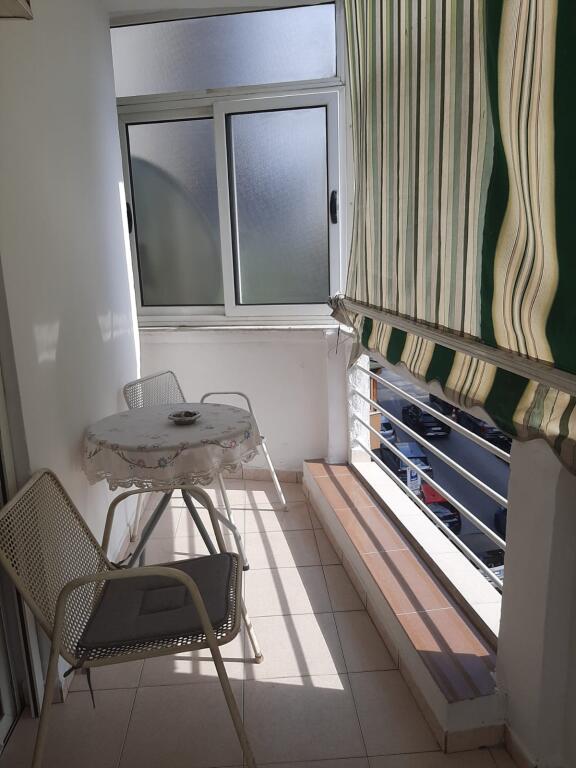 Opportunity in the heart of the block! 2+1 for rent
