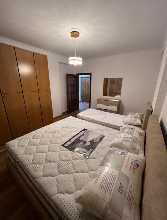 Pazari i Ri, Rr. Vllazën Huta is for rent 1+1 apartment!