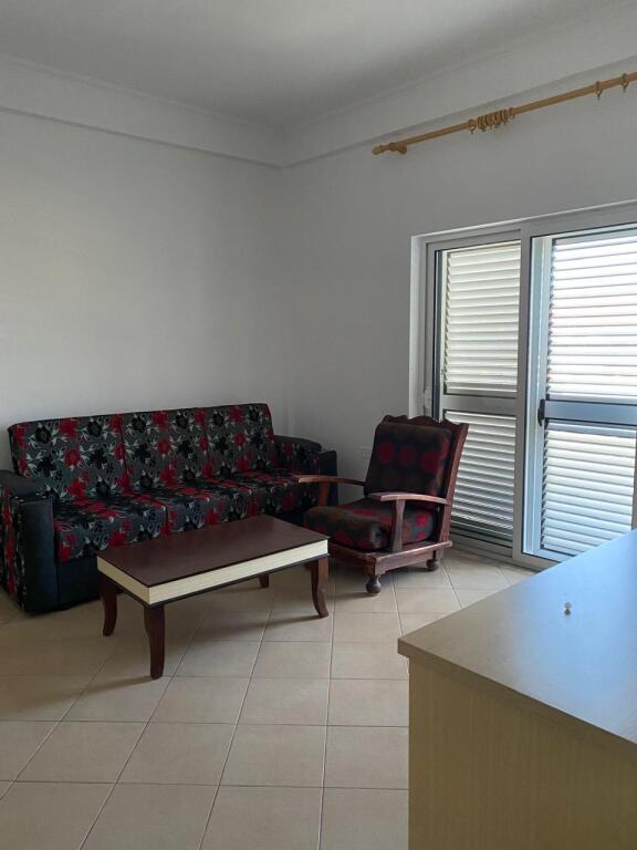 Durres, a 5-story building is for rent, 1,000 m² (industrial market)
