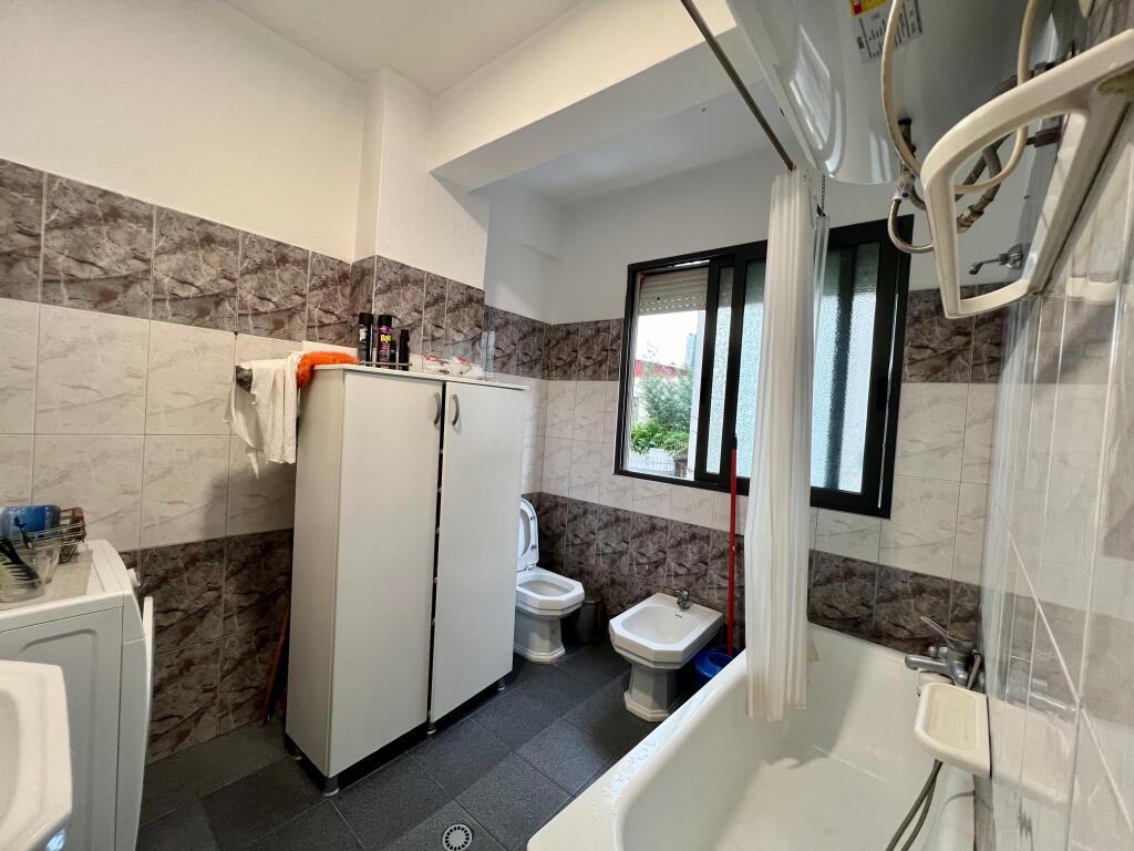 Rent, Apartment 2+1 "Rruga e Elbasanit", Tirana.