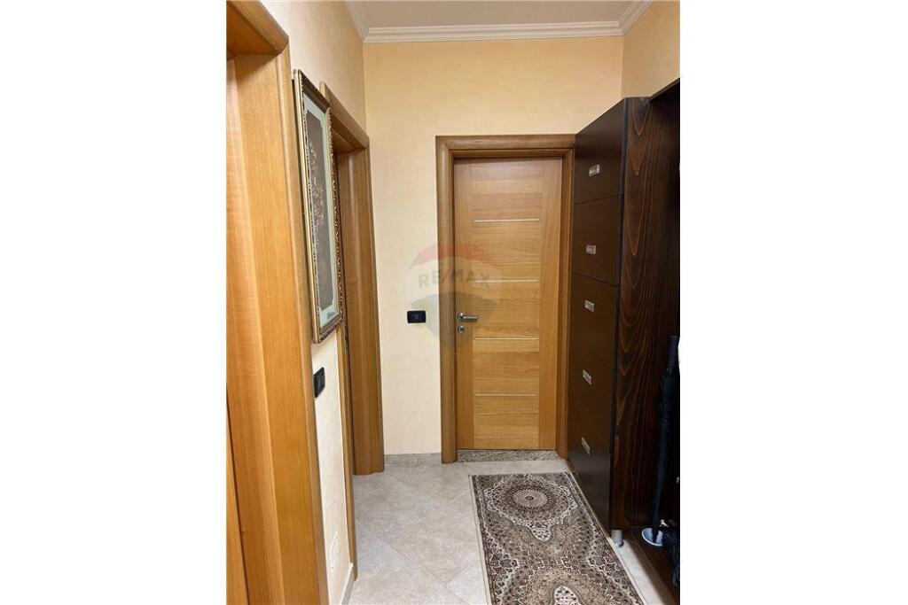 APARTAMENT 3+1+2 PER QIRA Komuna e Parisit